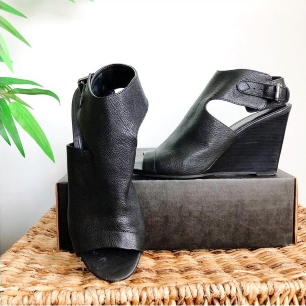 Franco Sarto the artist’s collection leather wedge sandal